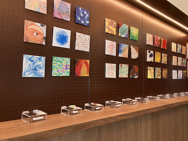 Comentarii opinii despre MANY CACAOS, MANY MINDS.