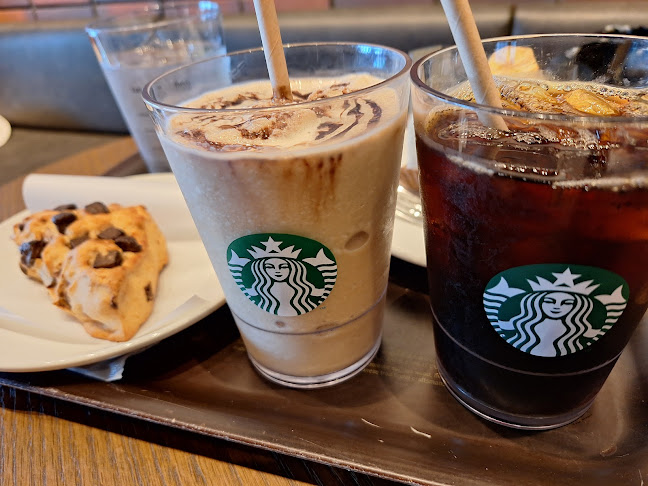 Opinii despre スターバックス コーヒー 沖縄アブロうるま店 în うるま市 - 飲食業