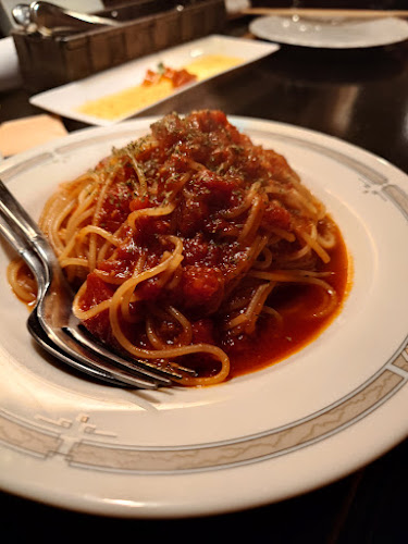 ワインと料理 セラヴィ - 飲食業