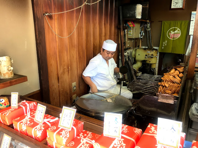 Opinii despre 総本家宝玉堂 (稲荷煎餅.きつね煎餅発祥) în 京都市 - 飲食業