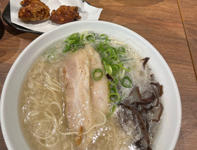 福岡豚骨ラーメン 秀侍 - 大阪市