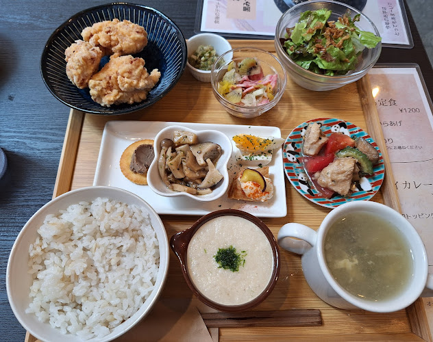 〒260-0045 千葉県千葉市中央区弁天１丁目１−１