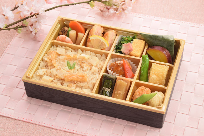 Comentarii opinii despre 湯葉と豆腐の梅の花テイクアウトショップ 小倉井筒屋店