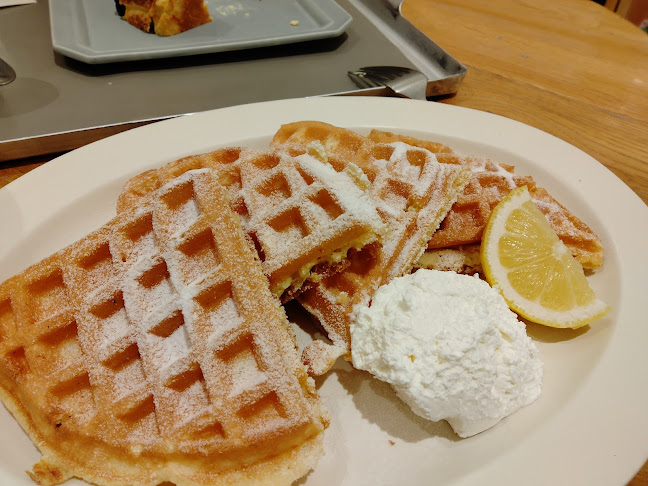 Opinii despre SØHOLM CAFE 湘南 în 藤沢市 - 飲食業