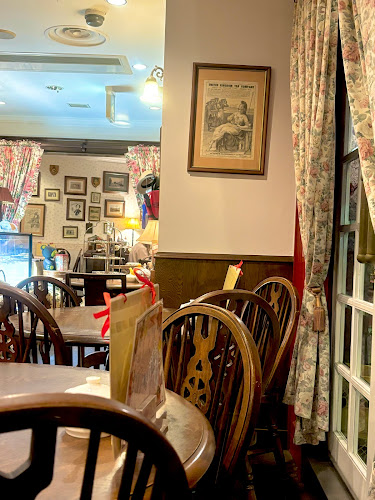 Opinii despre スリーチムニーズ în 大阪市 - 飲食業