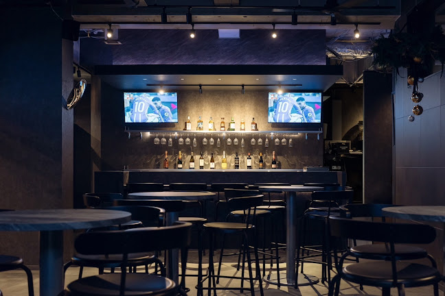 CORNER sports bar&cafe(コーナースポーツバーアンドカフェ) - 飲食業