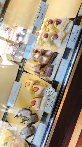 Opinii despre GATEAUX DE L'ERMITAGE în 徳島市 - 飲食業