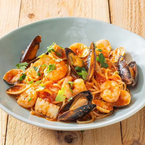 〒233-0002 神奈川県横浜市港南区上大岡西１丁目１８−５ miokaリスト館 6F