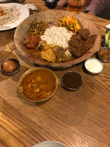 カスタマンダップ - 飲食業