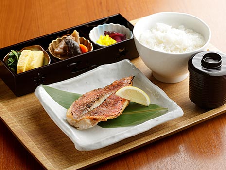 〒451-0051 愛知県名古屋市西区則武新町３丁目１−１７