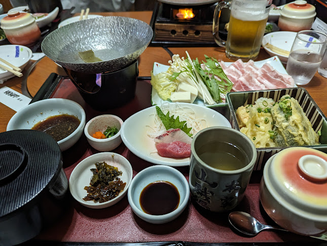 Opinii despre 本家 山賊鍋 飯塚店 în 飯塚市 - 飲食業