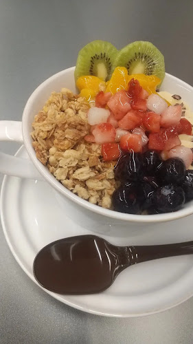 カフェ TASTY + - 飲食業