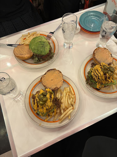 〒110-0005 東京都台東区上野６丁目１０−２２ ２F