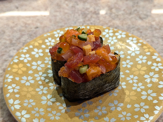 Opinii despre グルメ回転寿司函太郎手稲前田店 în 札幌市 - 飲食業