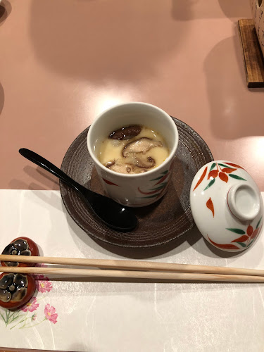 季節のお料理 花うち田 - 飲食業
