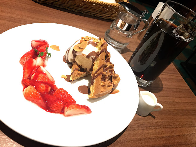 Opinii despre カフェモロゾフ 大和香林坊店 în 金沢市 - 飲食業