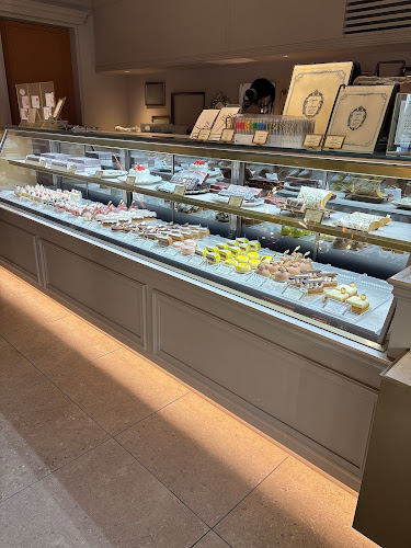 Opinii despre ラトリエ ドゥ アンティーク în 横浜市 - 飲食業