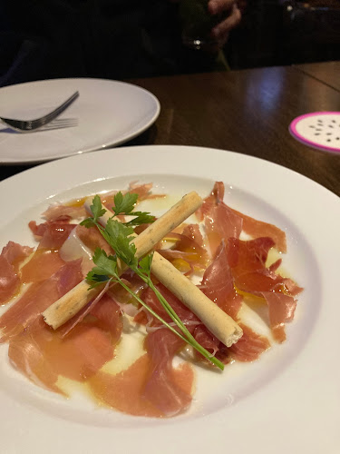 カーニャ - 飲食業