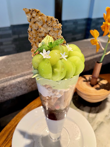 Opinii despre ヘイフンテラス în 千代田区 - 飲食業