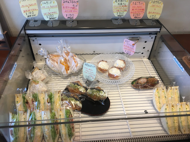 Opinii despre パン屋 ゆうぱん în 丸亀市 - 飲食業