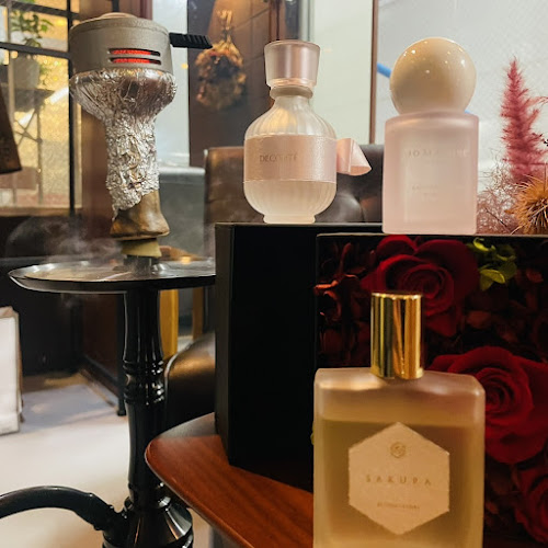 〒763-0023 香川県丸亀市本町９−３ 京都ビル 101号室