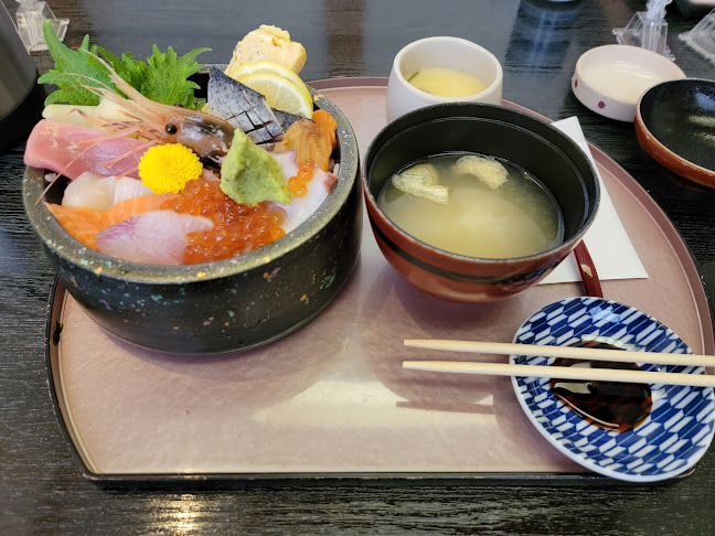 〒070-8003 北海道旭川市神楽３条１２丁目１−２ 旬鮮かぐら