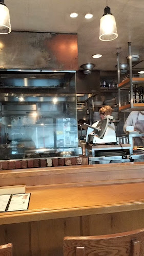 〒104-0061 東京都中央区銀座１丁目２−１