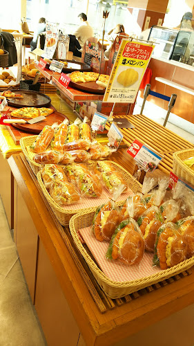 Opinii despre VIE DE FRANCE 阪神野田店 în 大阪市 - 飲食業