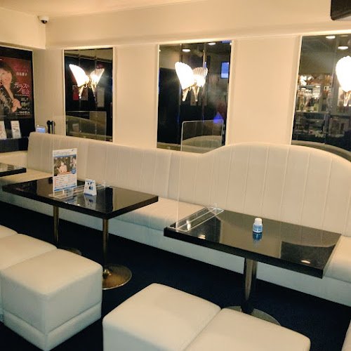 Opinii despre スナック自動ドア în 横浜市 - 飲食業