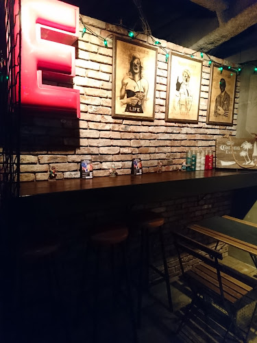 BAR Pierrot - 飲食業