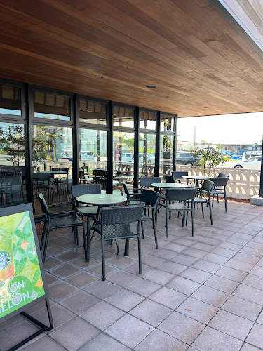 スターバックス コーヒー 沖縄アブロうるま店 - 飲食業