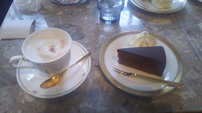 ウィーン菓子 シュトラウス - 飲食業