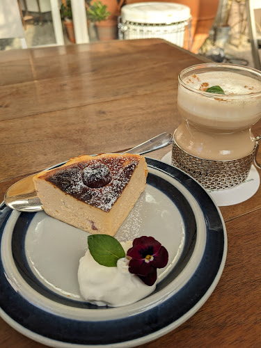 Opinii despre ガーデンアンドクラフツ 立川店 în 立川市 - 飲食業