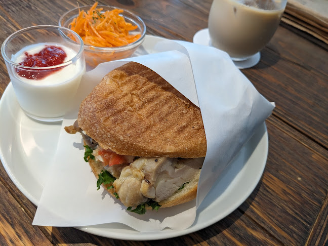 Comentarii opinii despre パンとエスプレッソと花束を