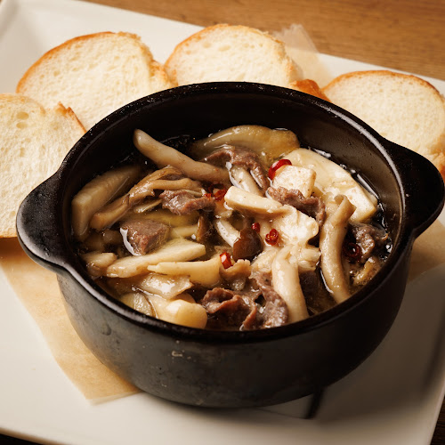 Comentarii opinii despre 溶岩焼きグリルと世界のワイン肉助 上大岡店