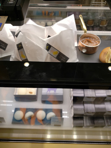 〒151-0051 東京都渋谷区千駄ケ谷５丁目２４−５５ NEWoMan新宿 エキソト２階