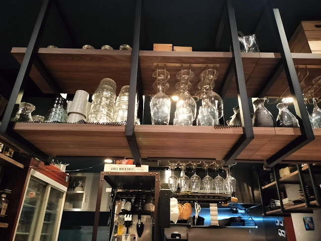 Comentarii opinii despre 溶岩焼きグリルと世界のワイン肉助 上大岡店