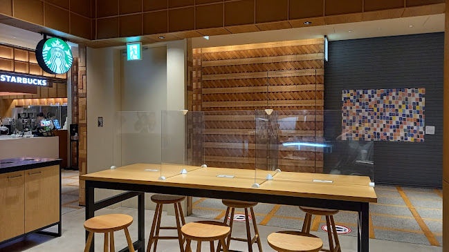 Comentarii opinii despre スターバックス コーヒー コレド室町テラス店