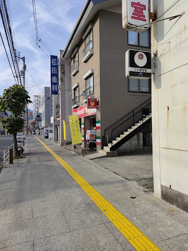 Comentarii opinii despre ピザ・ロイヤルハット 宇和島店