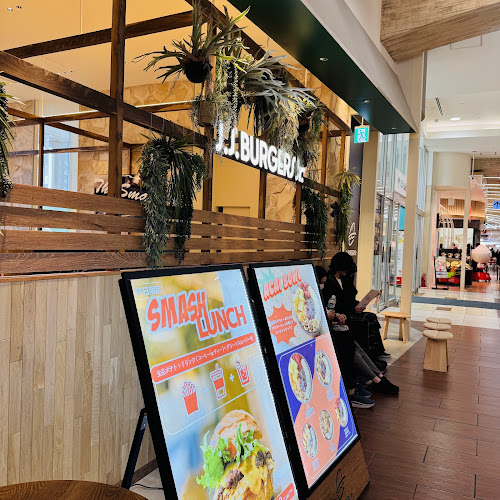 〒343-0828 埼玉県越谷市レイクタウン３丁目１−１ mori１F