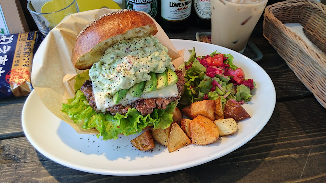 Opinii despre ロッシーズ în 鎌倉市 - 飲食業