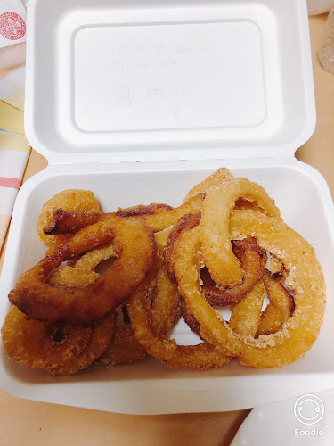 Opinii despre KAKUMEI Burger&Café în 大田区 - 飲食業