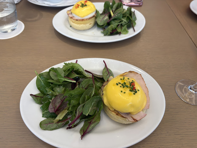 Comentarii opinii despre サラベス 東京店