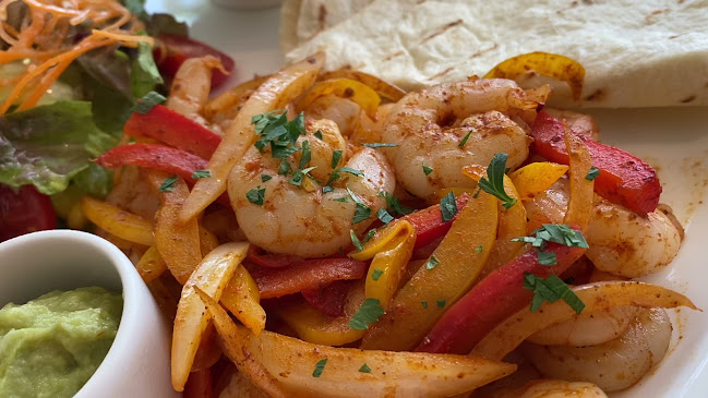 Opinii despre プールサイドレストラン「サザンテラス」 în 糸満市 - 飲食業