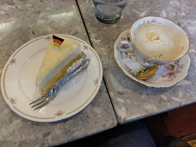 Opinii despre ウィーン菓子 シュトラウス în 青森市 - 飲食業