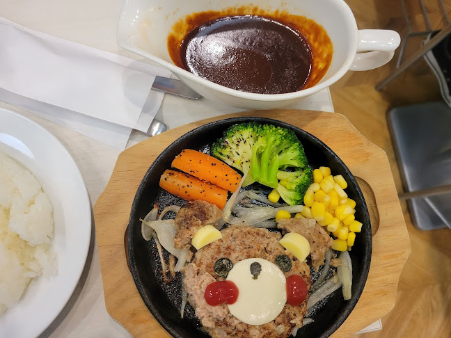 Opinii despre めいどりーみんアイドル通り店 în 千代田区 - 飲食業