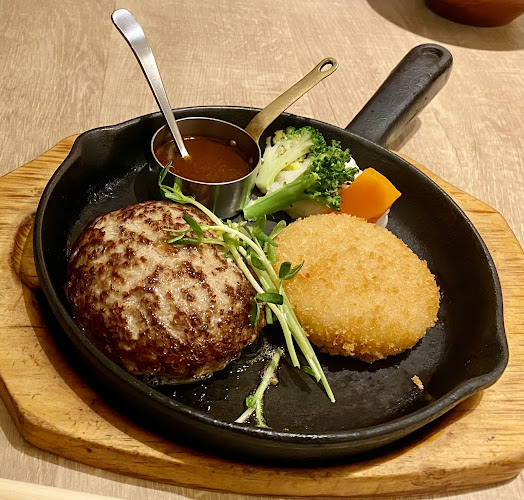 津の田ミート 川西店 - 飲食業