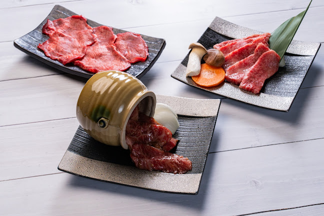 焼肉Dining 牛若丸 南6条通り店 - 飲食業