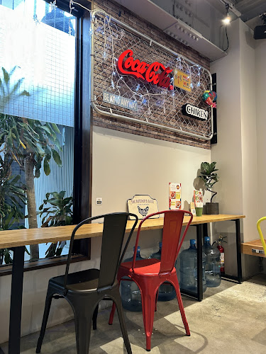 ペリペリチキン 本店 フォレストマーケットライカム クリスマスチキン - 北中城村