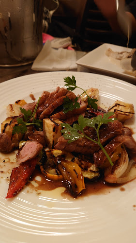 ビストロポワソンルージュ - 飲食業